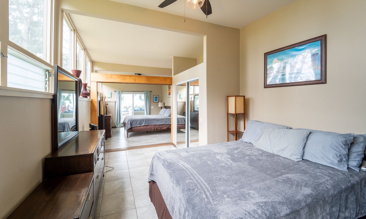 Punaluu House | Oceanfront Hawaii Family Beach House
