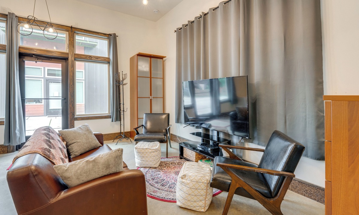 Sedro-Woolley Apartment | 3 Blocks to Dtwn! Cozy Sedro-woolley Retreat!