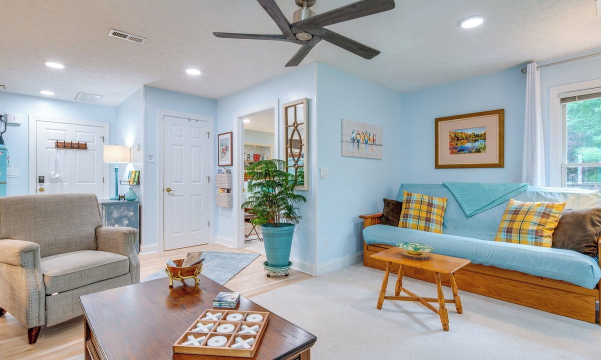 Hendersonville Apartment | Creekside Hendersonville Haven: Hot Tub & Fire Pit