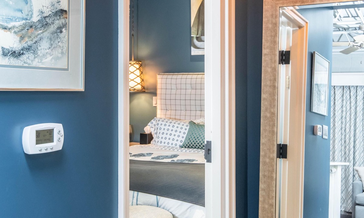 Downtown Asheville Apartment | 80 LEX 203 + free parking 1 BD King/1 BA