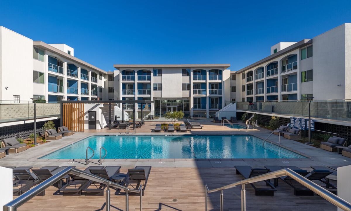 Marina del Rey Apartment | The Platinum Pearl' Marina Spirit Front Row Water View Pool, Gym