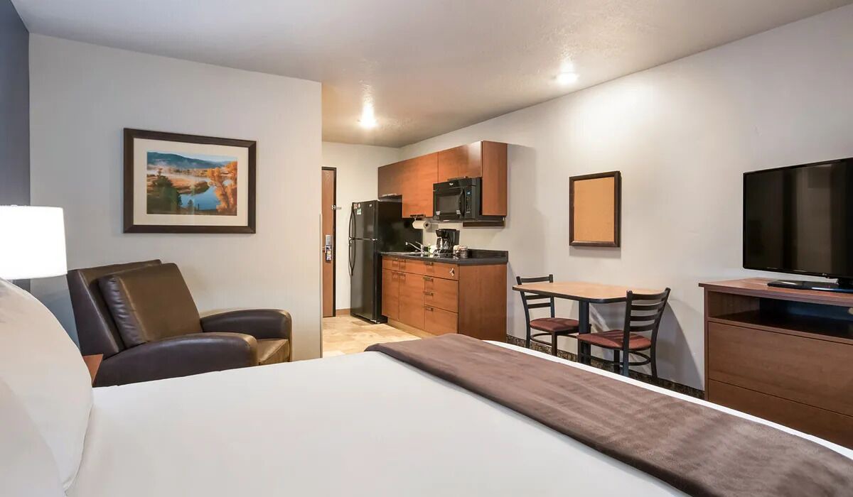 Meridian Hotel | Pet-Friendly Room w/Full Kitchen, Access Meridian's Attractions