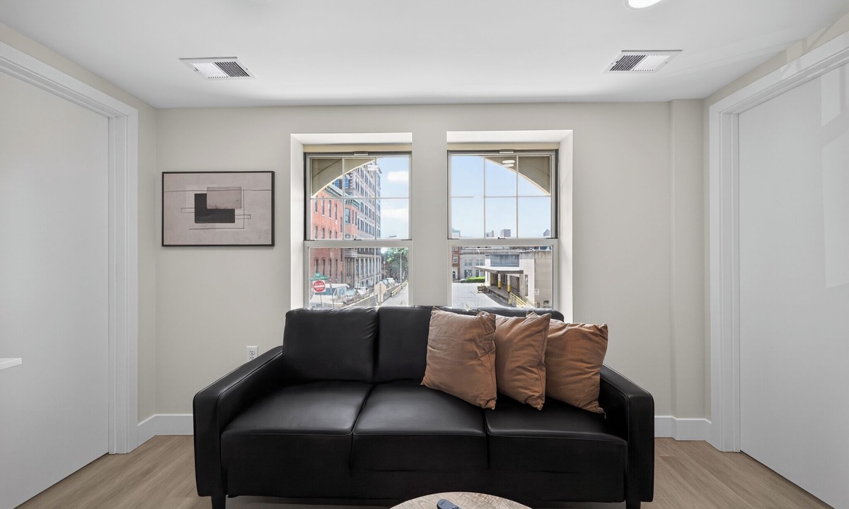 Reading Apartment | Bright and stylish fully furnished unit