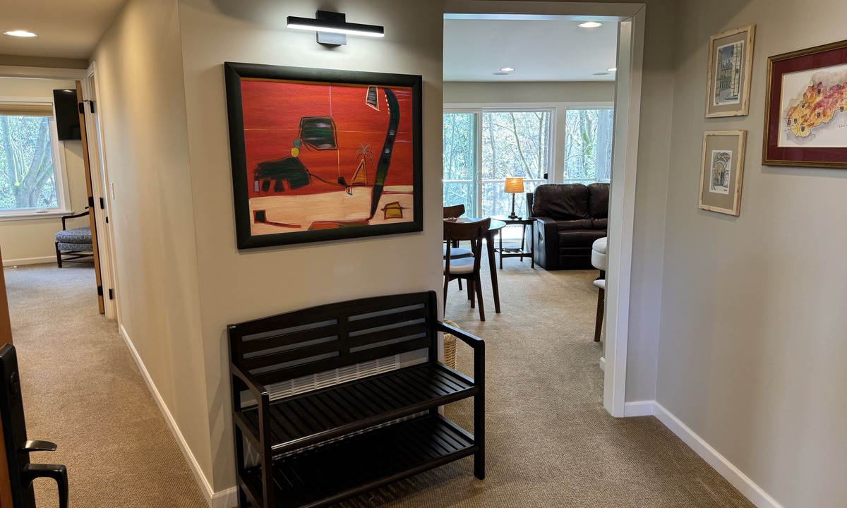 Hawthorne Hills Apartment | Enjoy all the comforts of home in a safe, wooded area of NE Seattle, close to UW