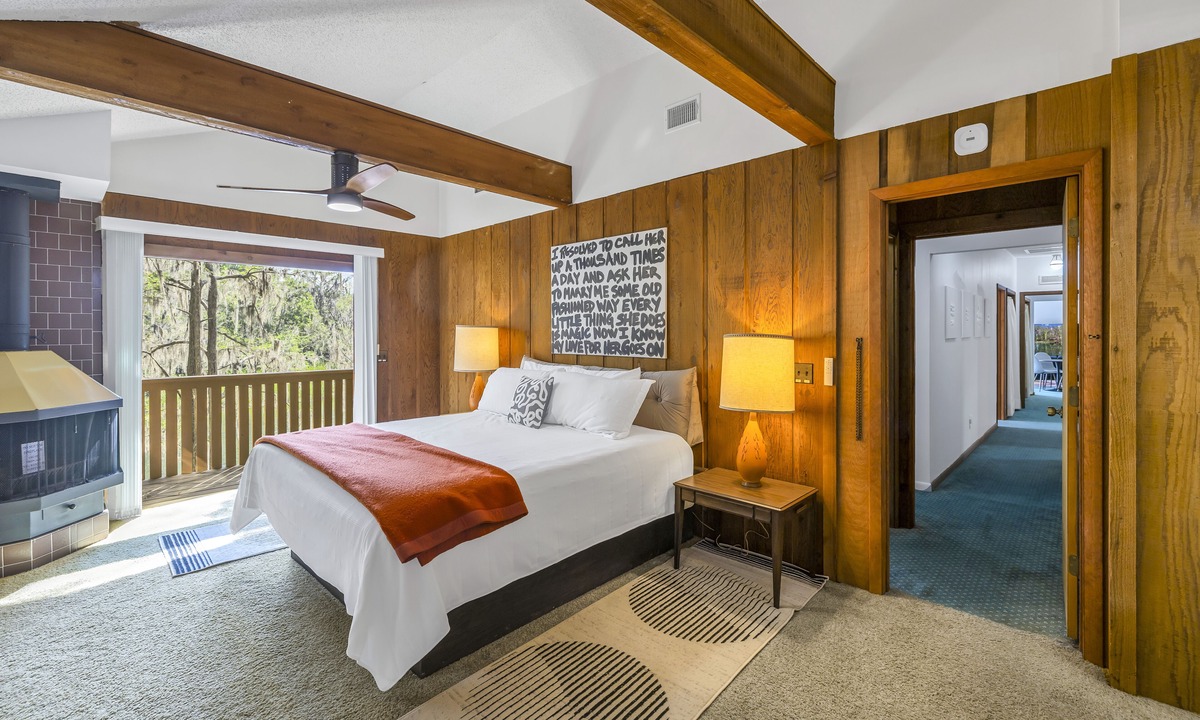 Dunnellon House | Rainbow River mid-century Estate Sleeps 20+ people and guarantees unlimited fun!