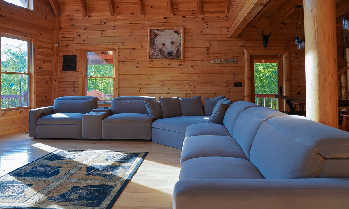 Dobson Cabin | Thirty-eight bedroom in United States of America, Mount Airy