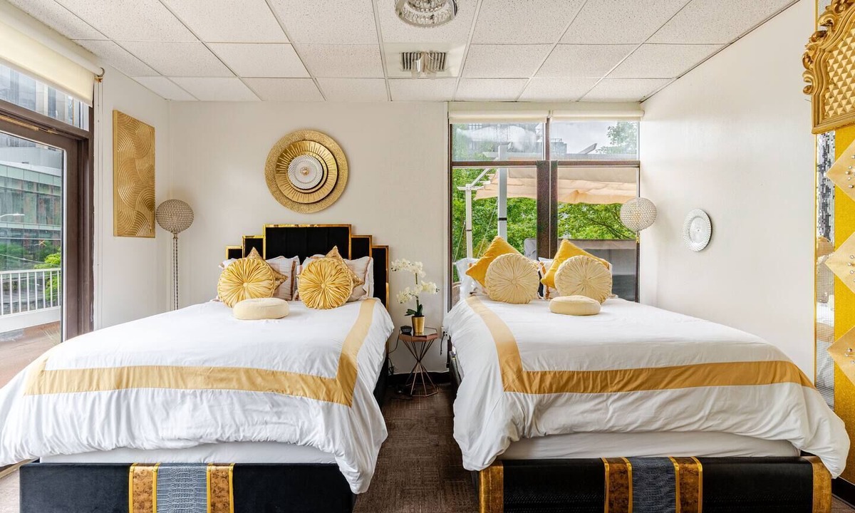 Belltown House | Pike Market Millionaire's Oasis: 3-Bedroom Seattle Sky Palace