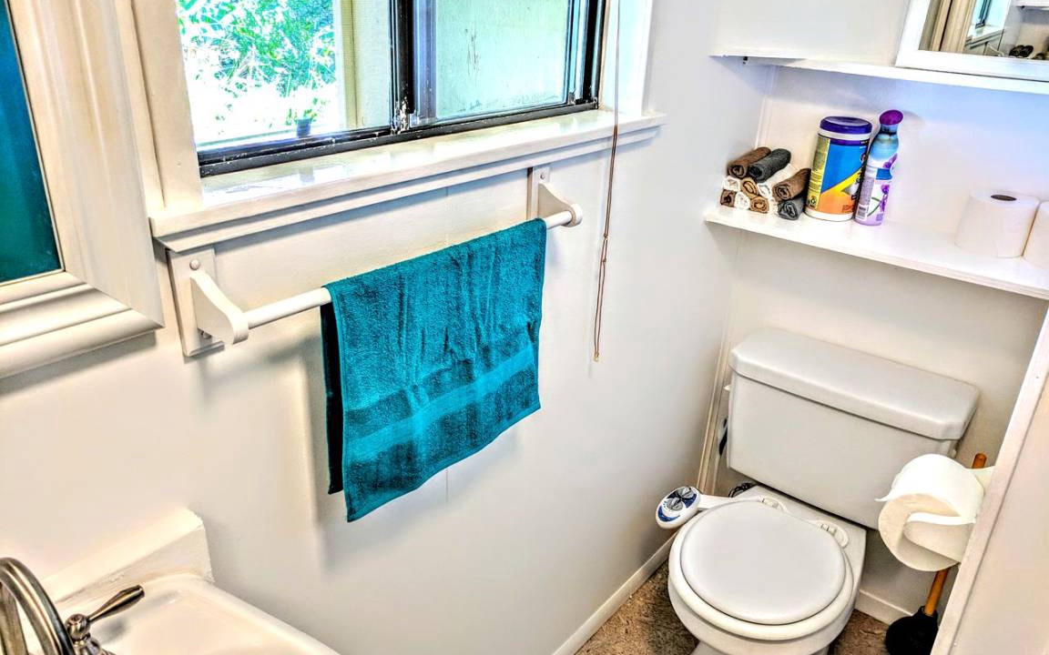 Photo of Bathroom in Pepeekeo