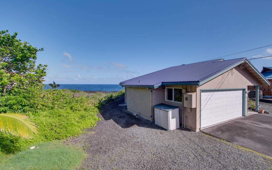 Photo of Buildings in Keaau
