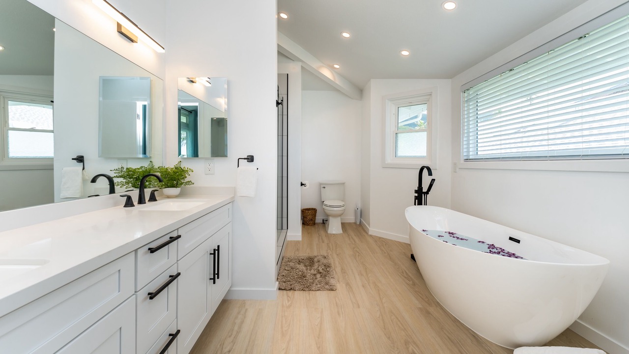 Photo of Bathroom in Punaluu