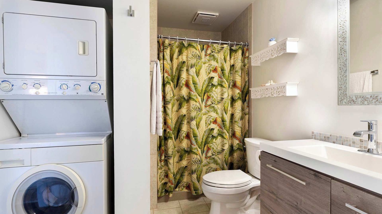 Photo of Bathroom in Historic Kailua Village