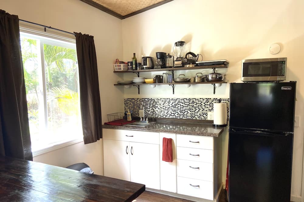 Photo of Kitchen in Mokuleia