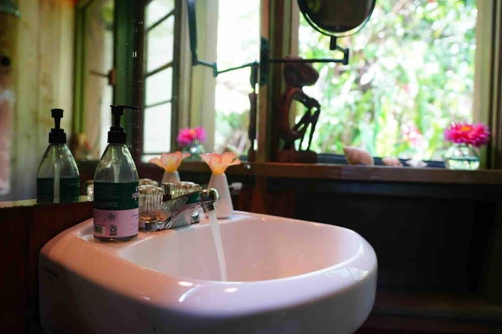 Photo of Bathroom in Honokaa