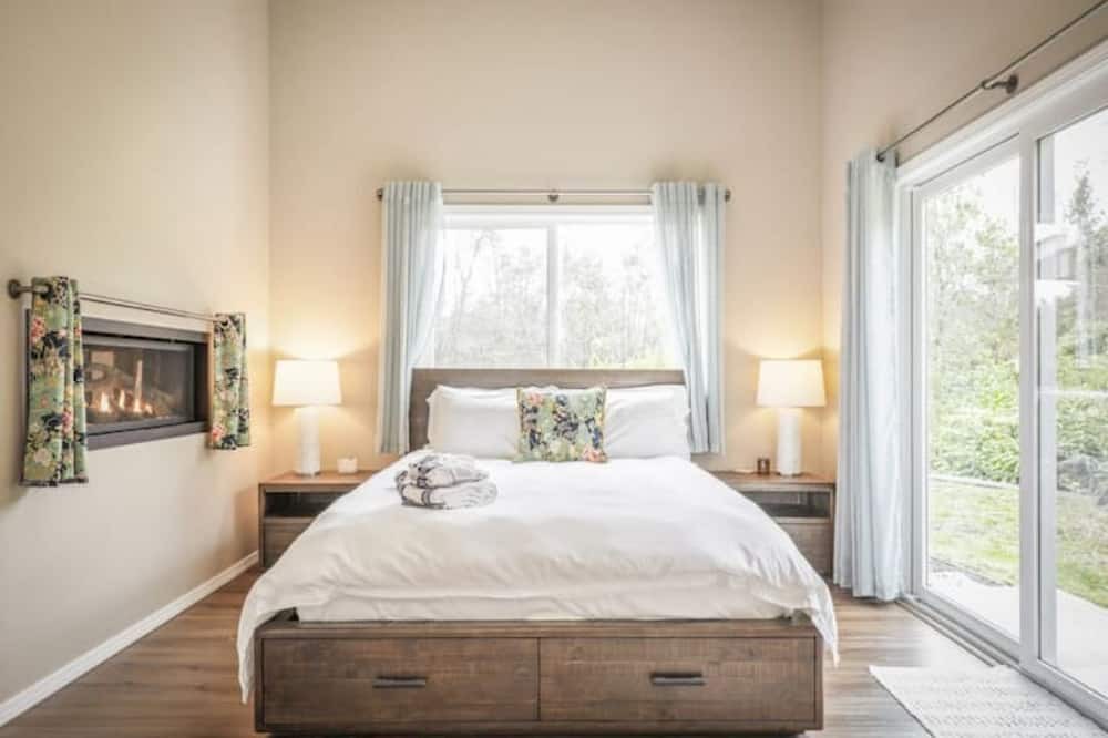 Photo of Bedroom in Royal Hawaiian Estates