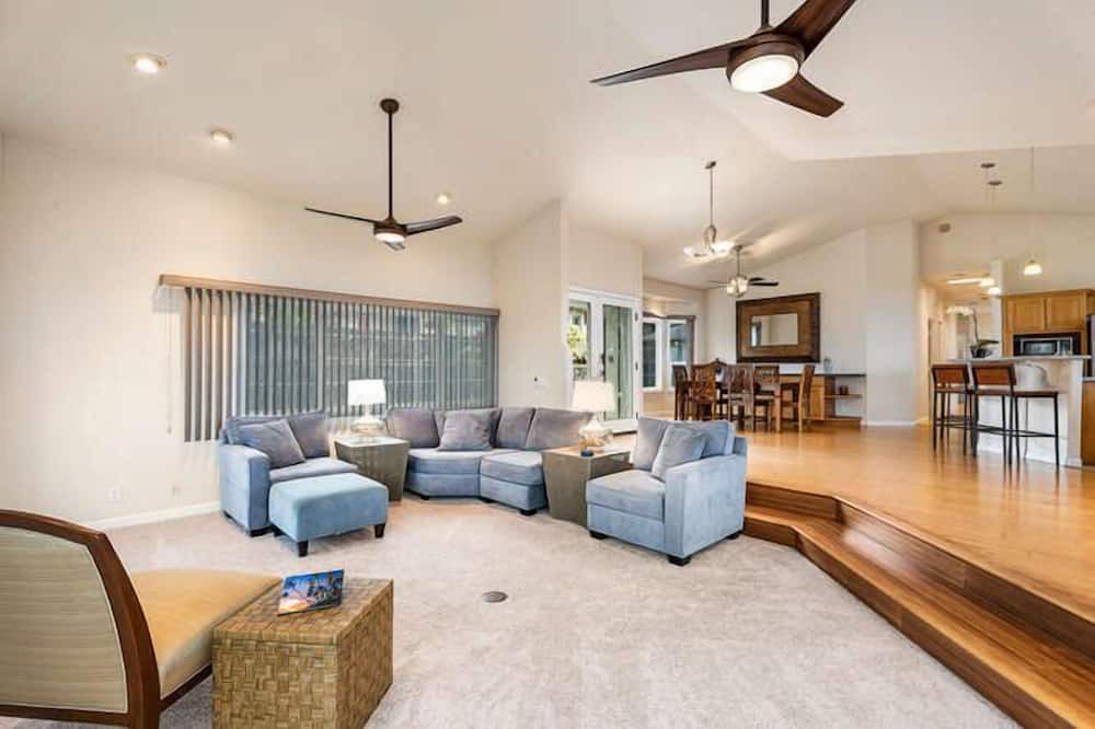 Photo of Bedroom in Kealakekua