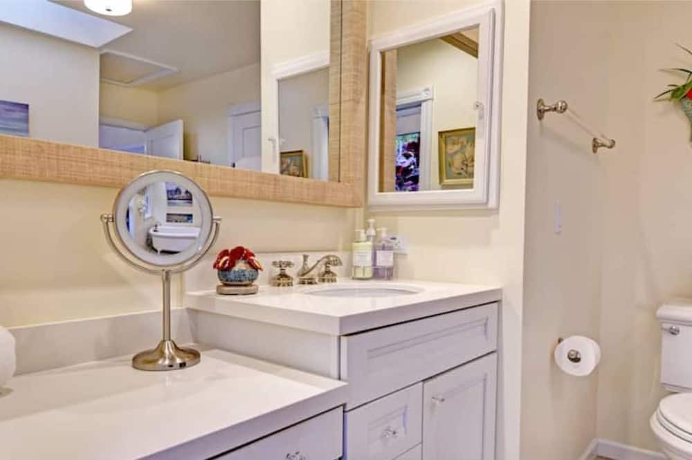 Photo of Bathroom in Royal Hawaiian Estates