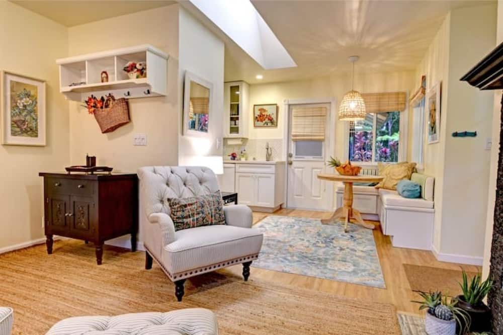 Photo of Livingroom in Royal Hawaiian Estates