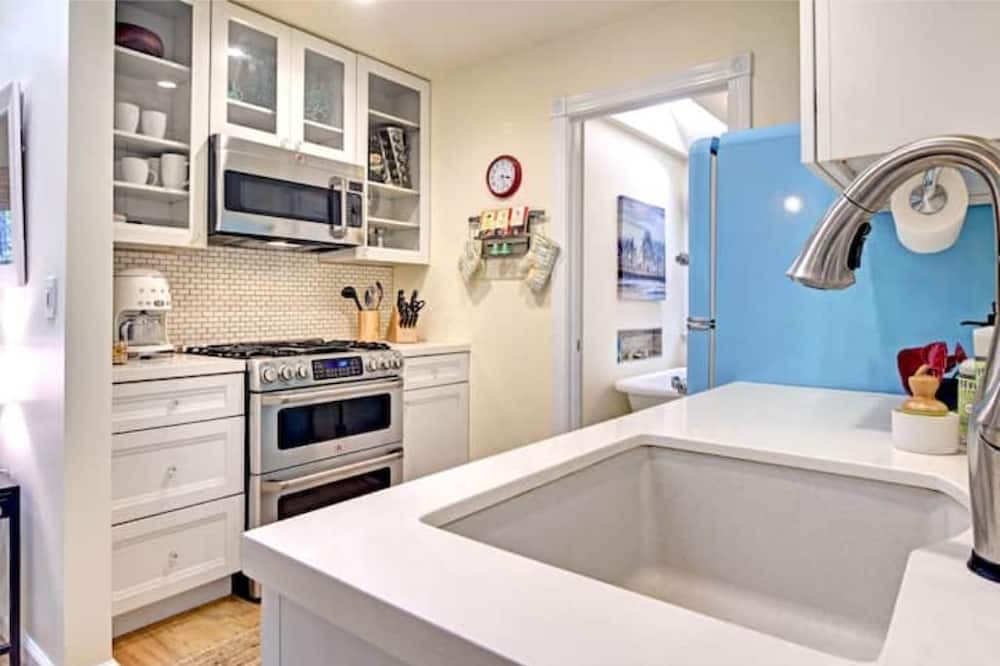 Photo of Kitchen in Royal Hawaiian Estates