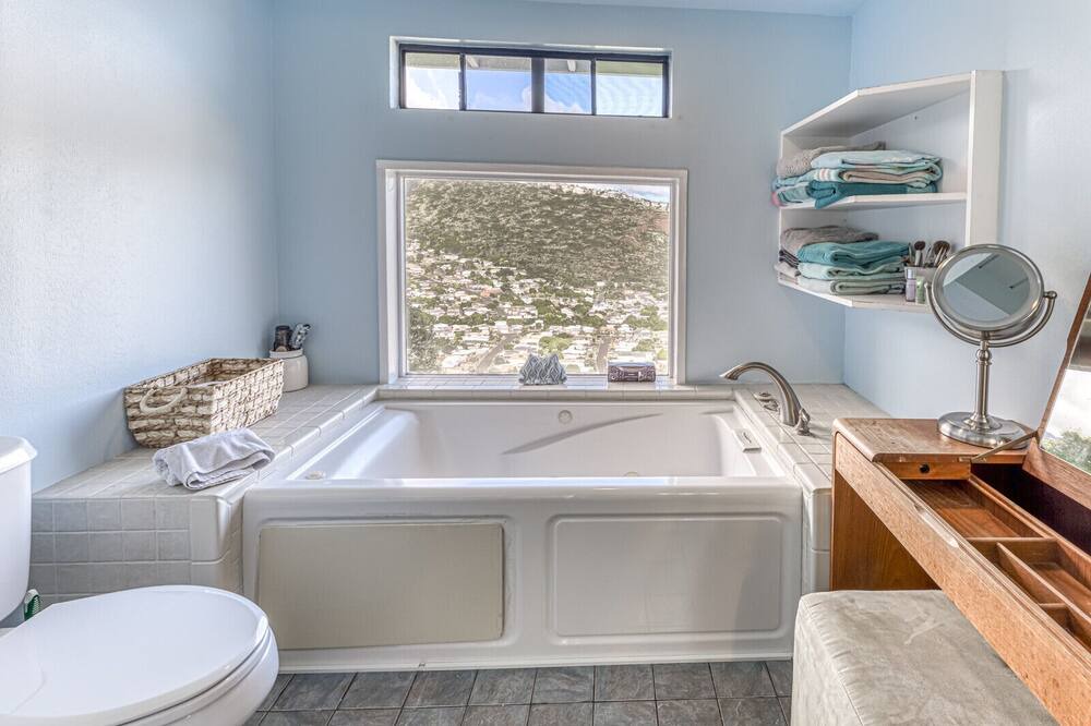 Photo of Bathroom in Waialae Iki Ridge