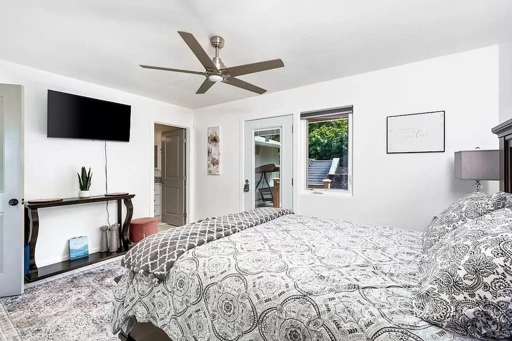Photo of Bedroom in Kalaoa