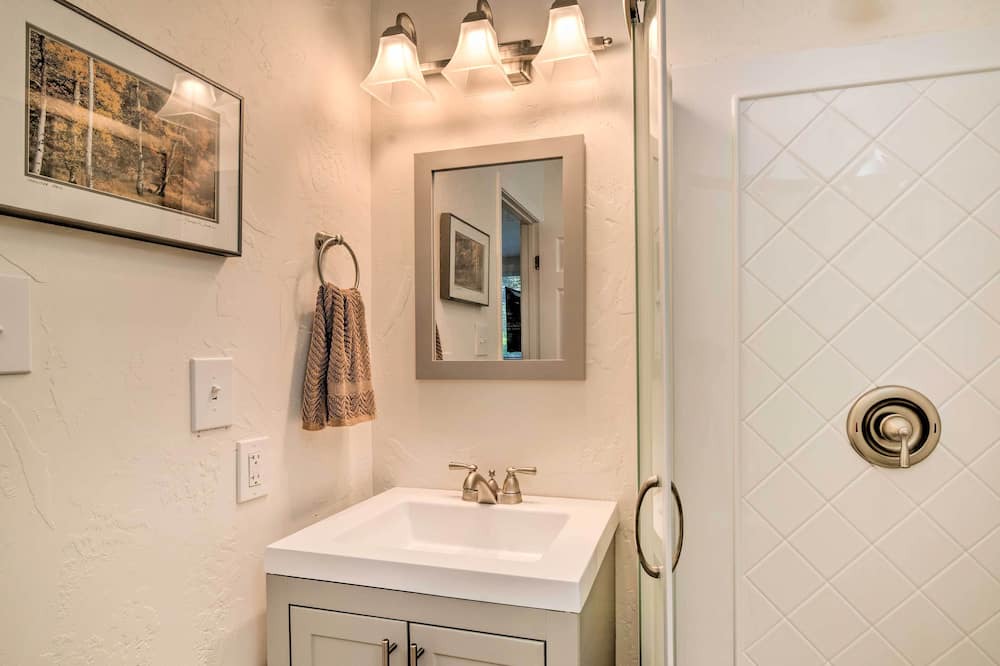 Photo of Bathroom in Honokaa