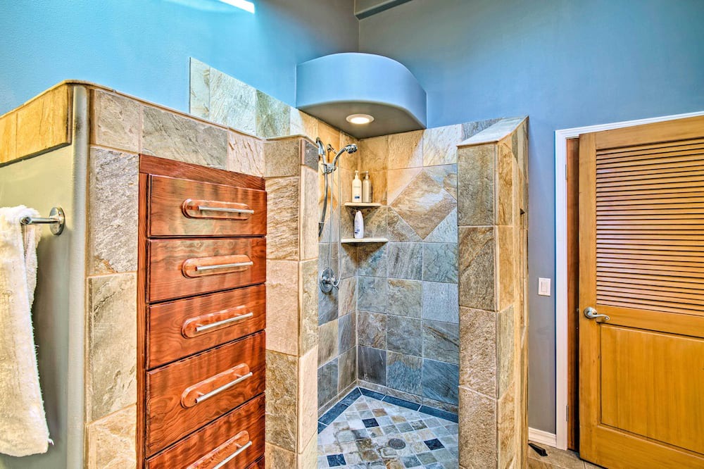 Photo of Bathroom in Honokaa