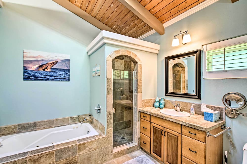 Photo of Bathroom in Honokaa