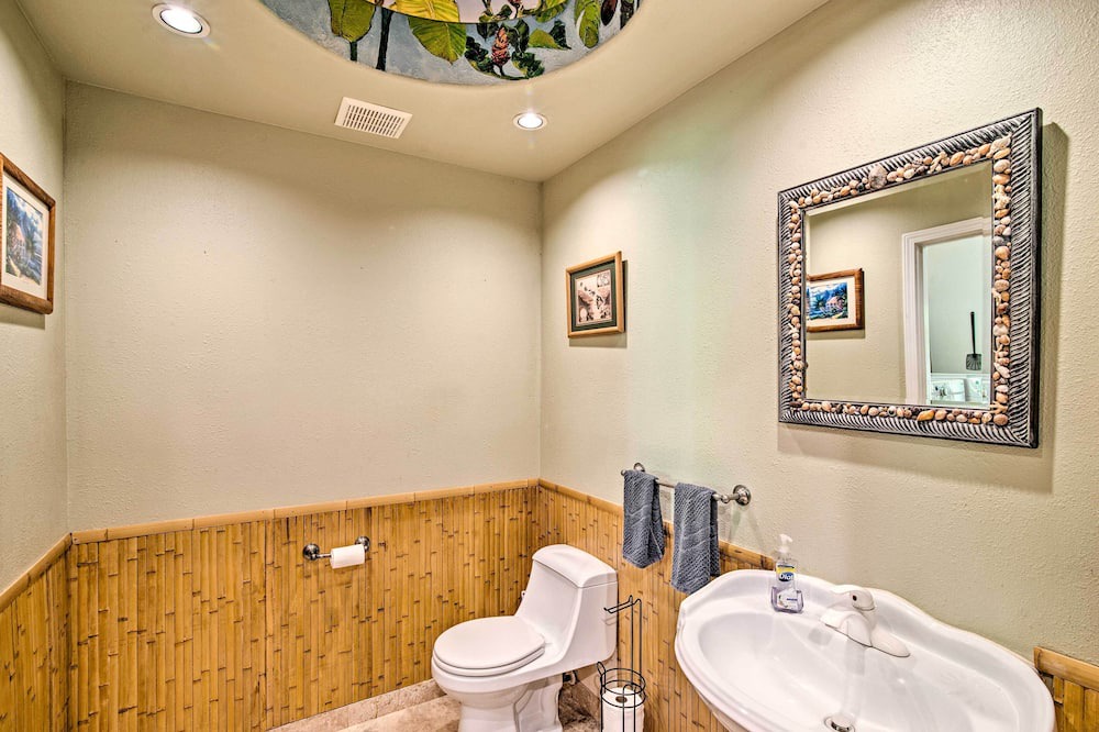 Photo of Bathroom in Honokaa