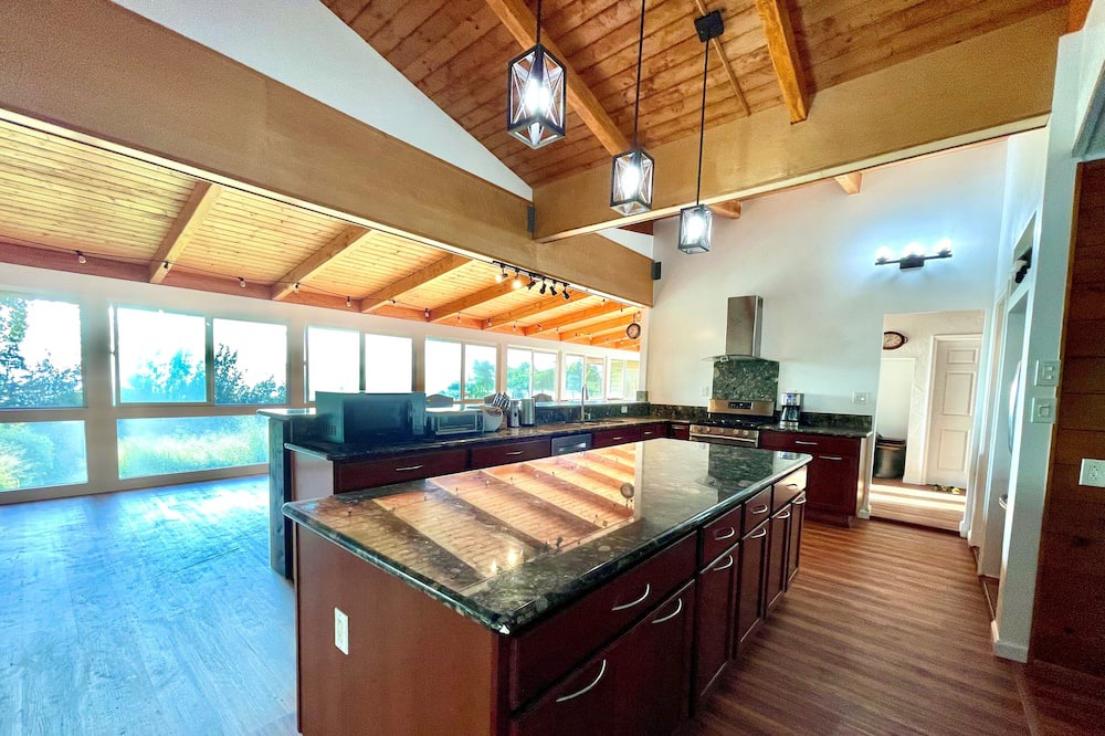 Photo of Kitchen in Naalehu