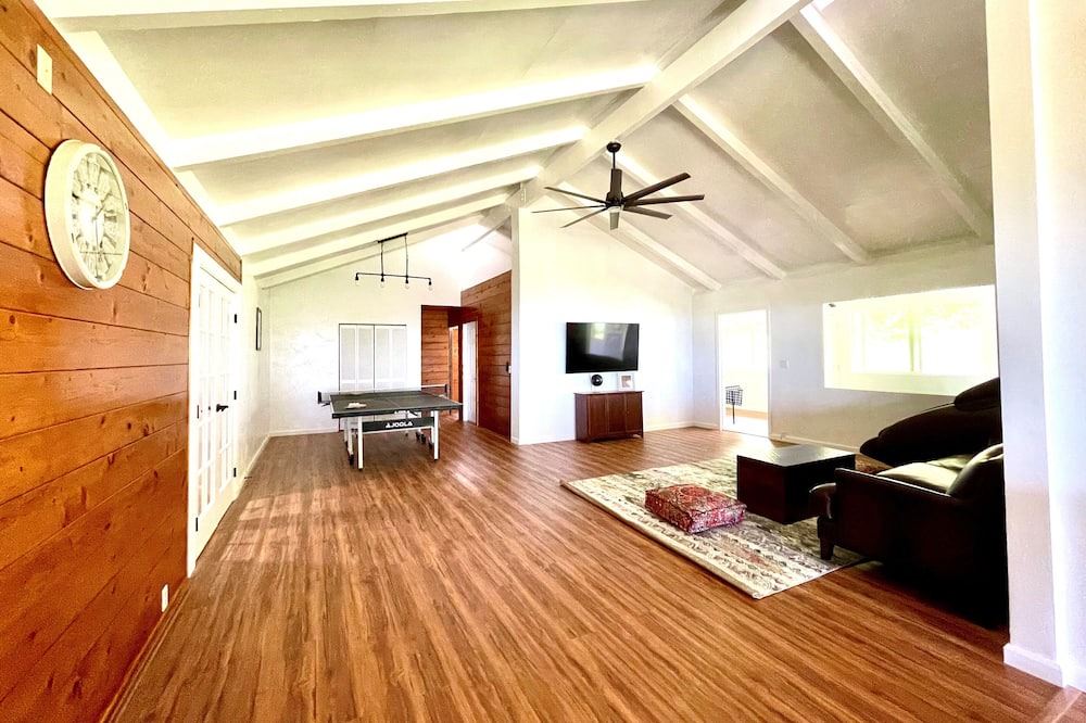 Photo of Livingroom in Naalehu