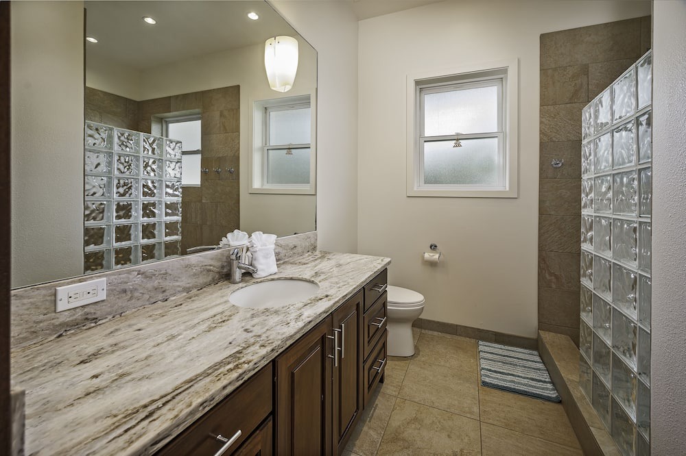 Photo of Bathroom in Mokuleia