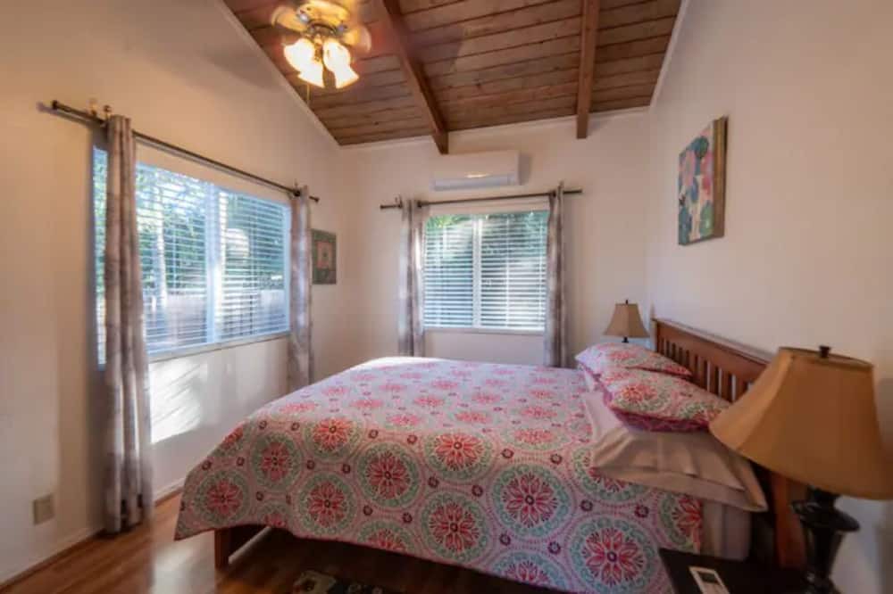 Photo of Bedroom in Mokuleia