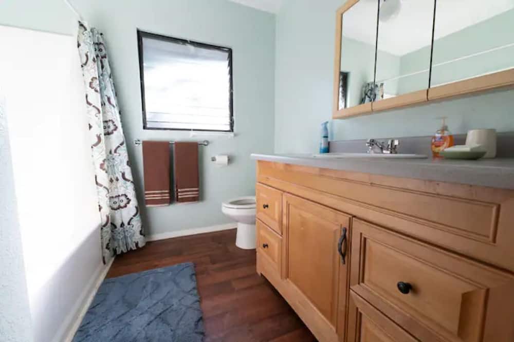 Photo of Bathroom in Mokuleia