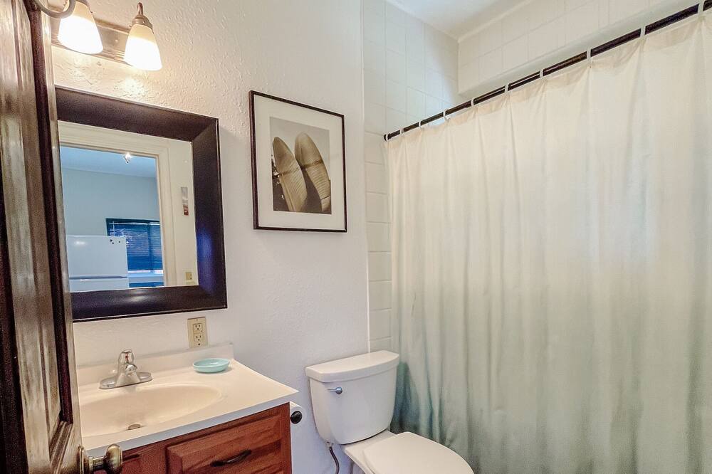 Photo of Bathroom in Mokuleia