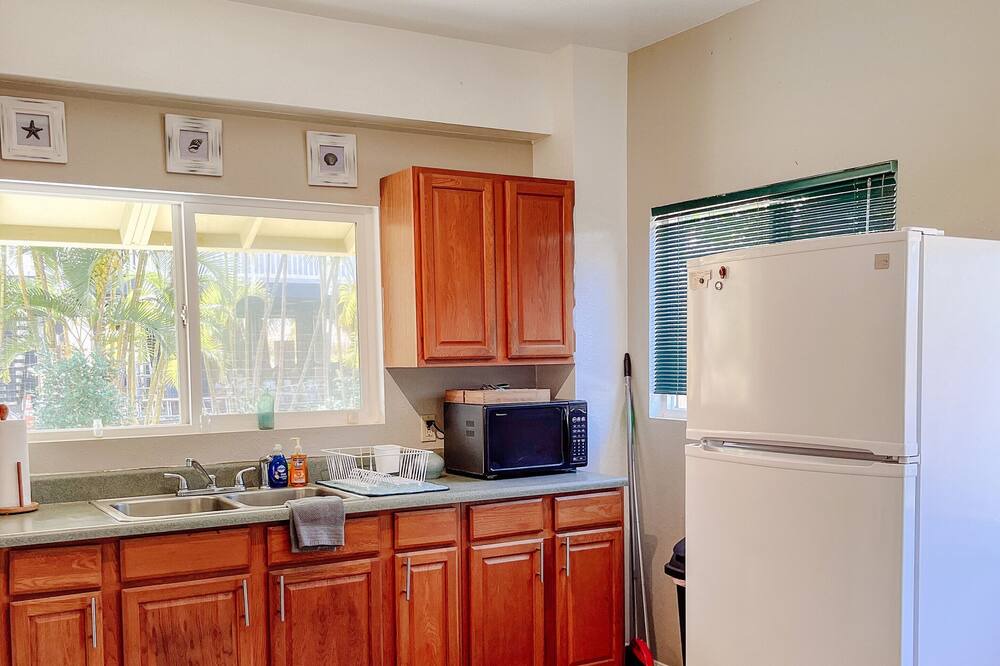 Photo of Kitchen in Mokuleia