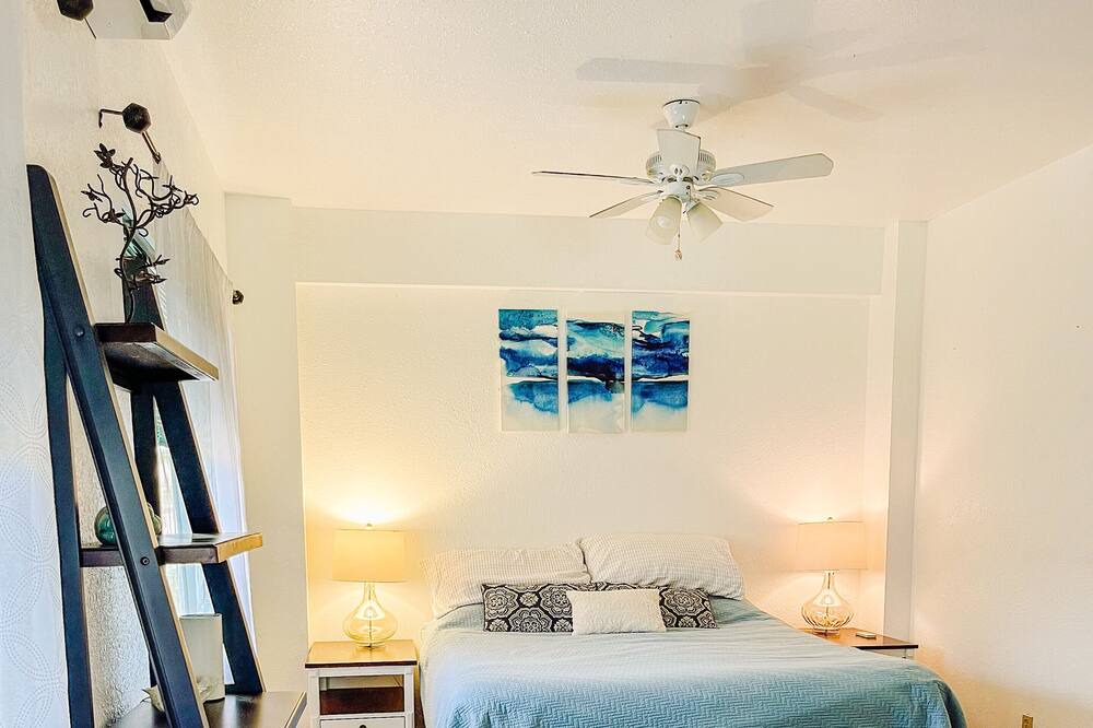 Photo of Bedroom in Mokuleia