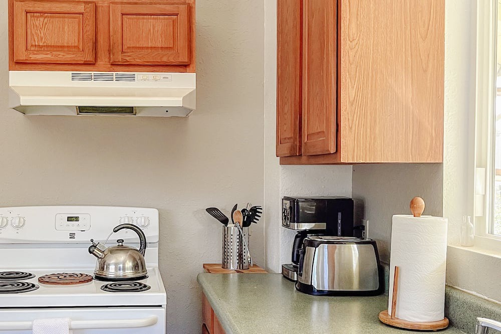 Photo of Kitchen in Mokuleia