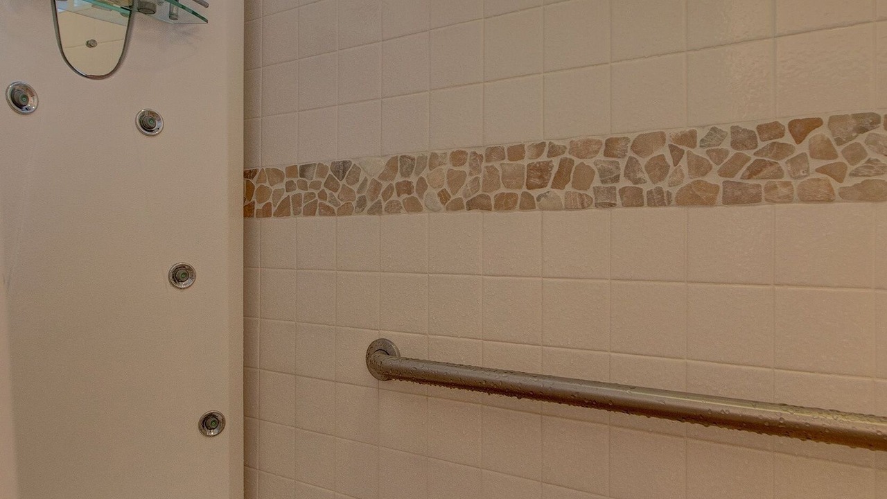 Photo of Bathroom in Ohia Estates
