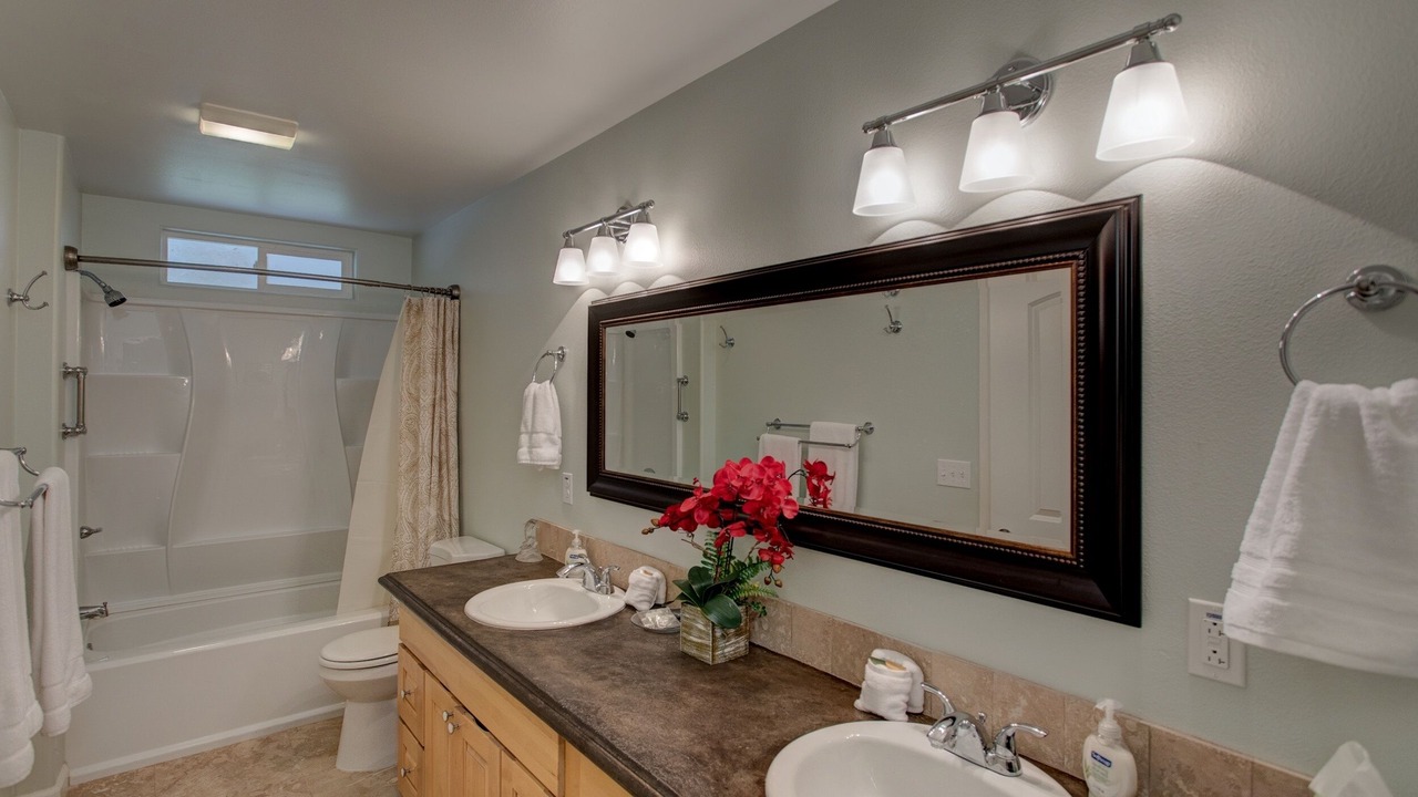 Photo of Bathroom in Royal Hawaiian Estates