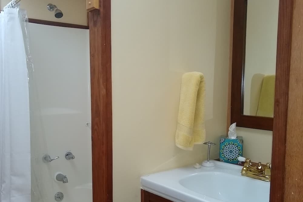 Photo of Bathroom in Honokaa
