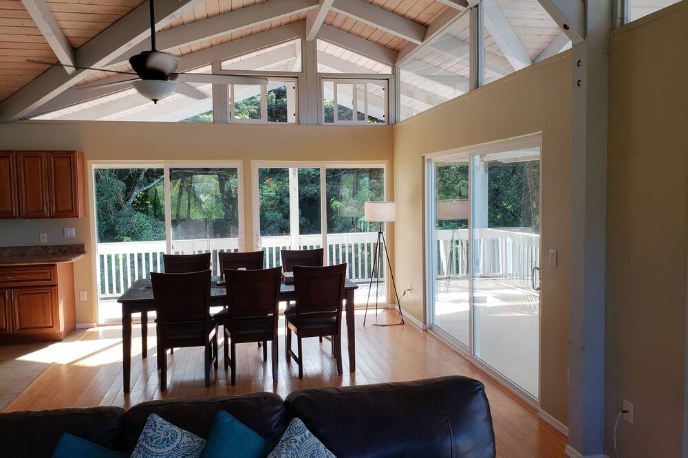 Photo of Livingroom in Pupukea