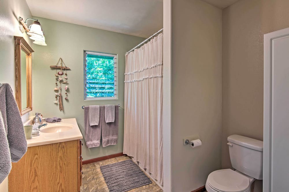 Photo of Bathroom in Discovery Harbour
