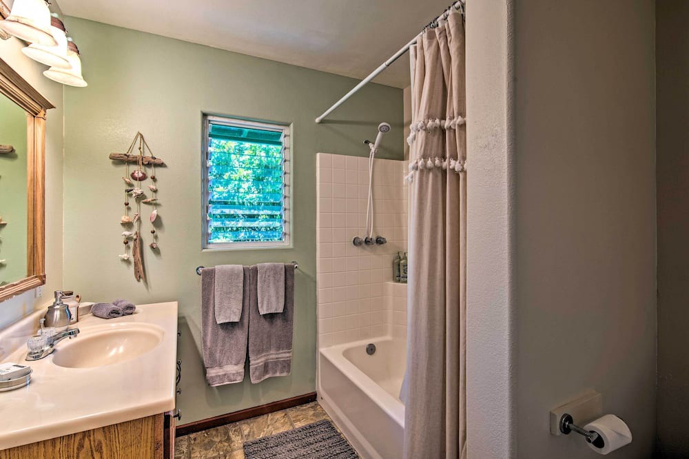 Photo of Bathroom in Discovery Harbour