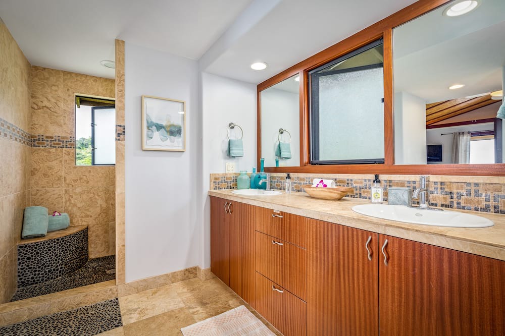 Photo of Bathroom in Honalo