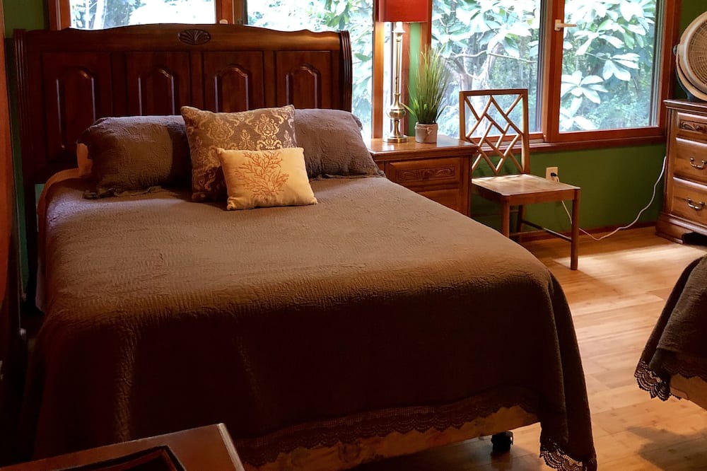 Photo of Bedroom in Punaluu