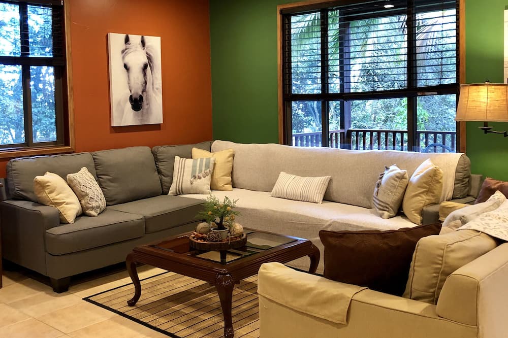 Photo of Livingroom in Punaluu