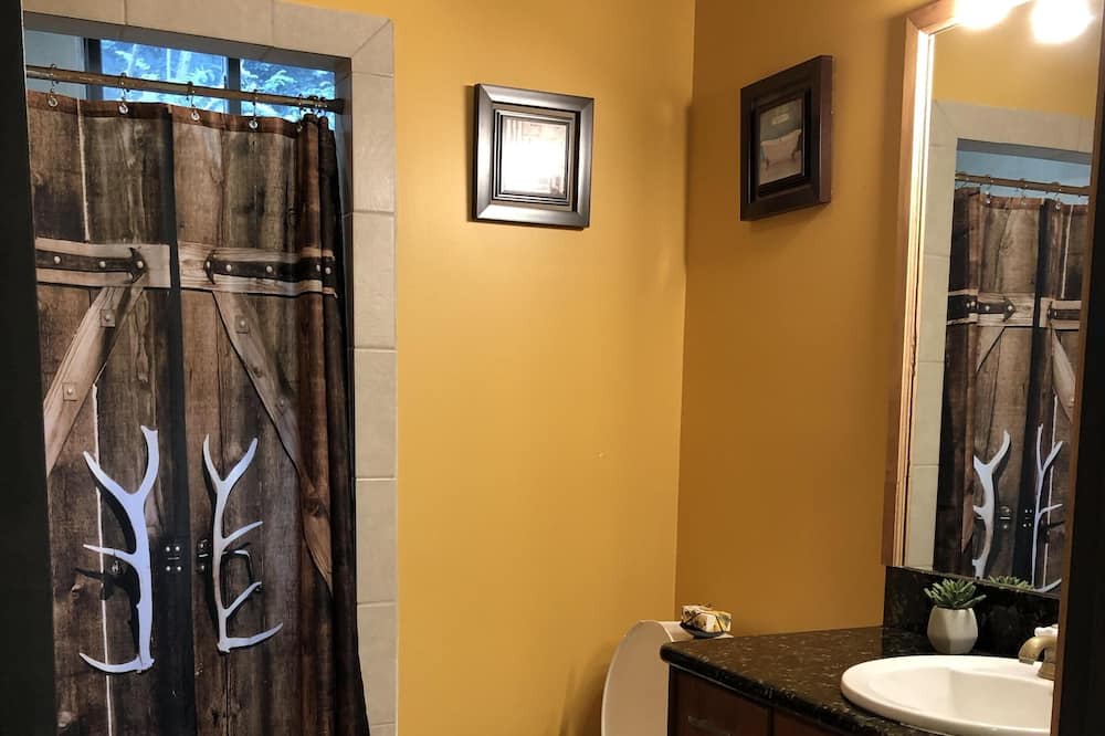 Photo of Bathroom in Punaluu