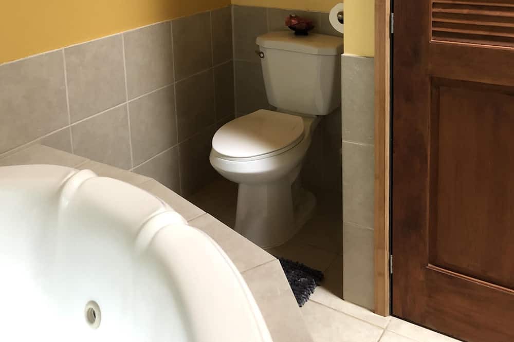 Photo of Bathroom in Punaluu