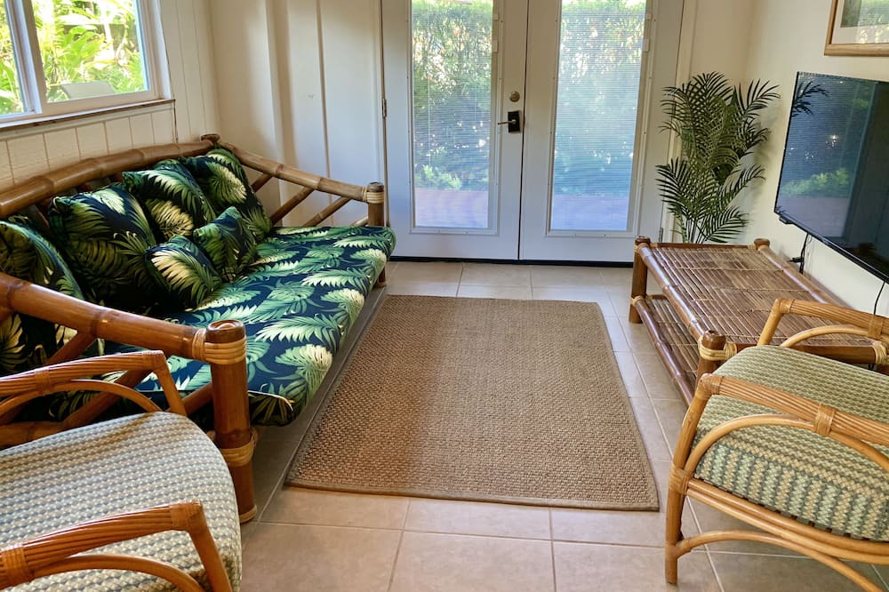 Photo of Livingroom in Punaluu