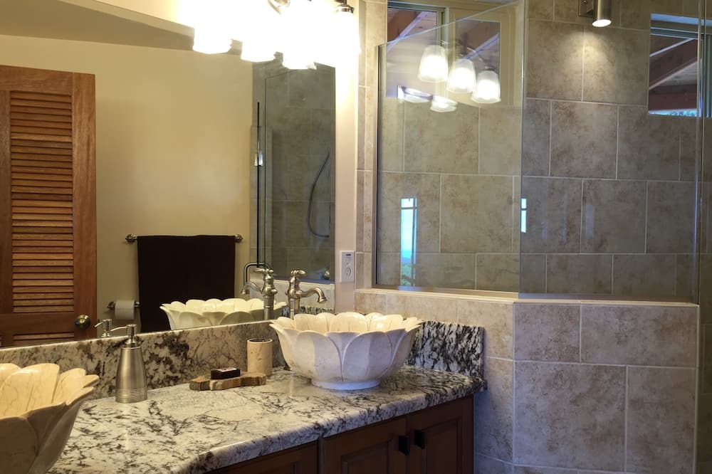 Photo of Bathroom in Honomu